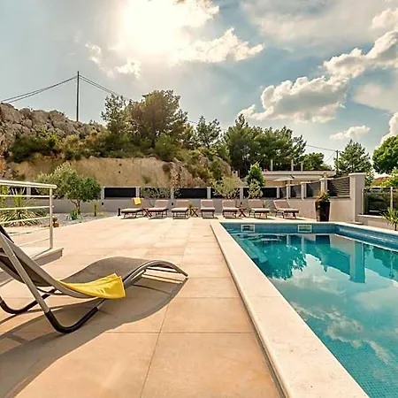 Hotel Tina 3*